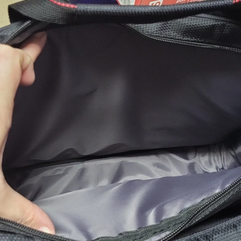 NWT Targus 15.6 Inch Black with Red Stitching Laptop Messenger Travel Bag